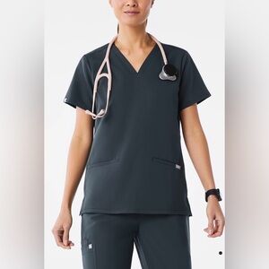 FIGS CASMA 3 POCKET SCRUB TOP IN DARK HARBOUR, size XS